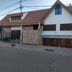 https://calido-y-confortable-chalet-hasta-10-personas-a-metros.hotelsmendoza.com